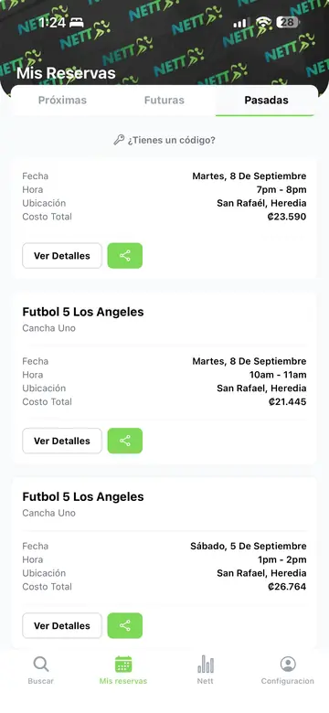 Animación: mensaje de WhatsApp del negocio, luego la reserva ya aparece en Mis reservas.